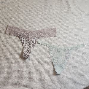 Victoria Secret - 2 Medium Thongs